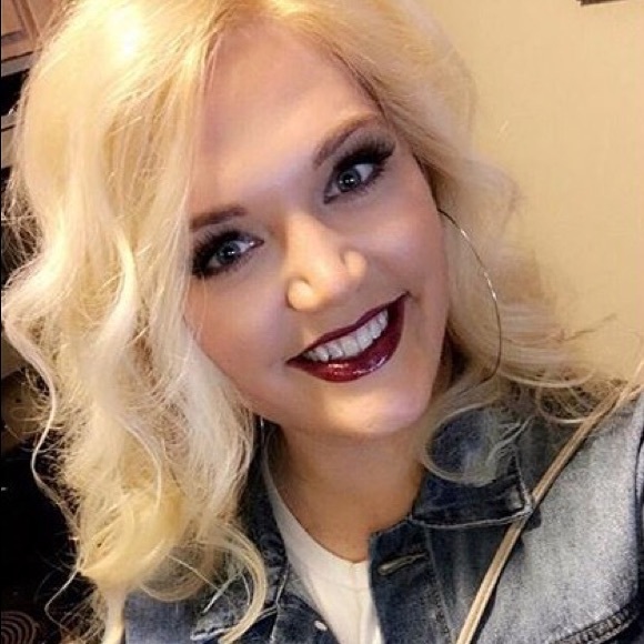 Meet your Posher, Cortney - Picture 1 of 1